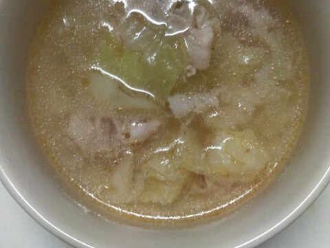豚肉とキャベツのスープ